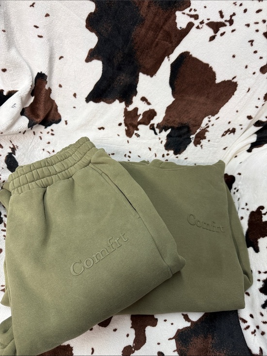 Comfrt Tops - Comfort Embroidered Olive Green Women’s Sweatshirt & pants